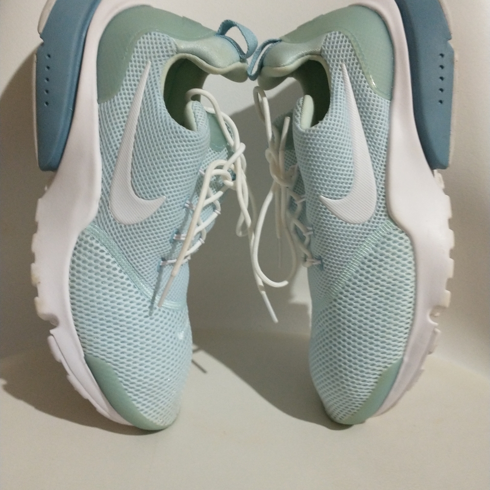 Nike cloudfoam size 10